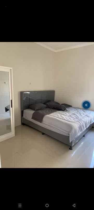 rumah posisi hook di pojok lokasi di sawangan depok
