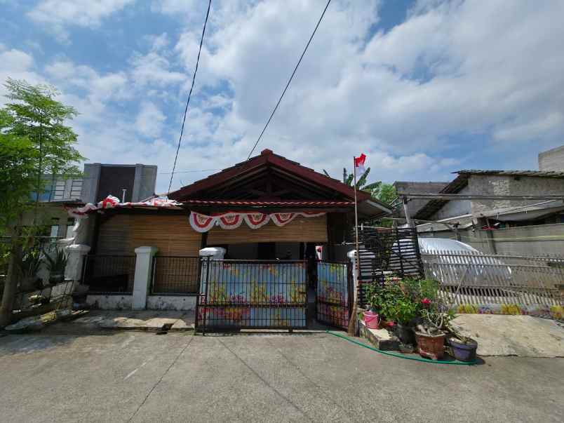 rumah samping fasum kota harapan indah bekasi