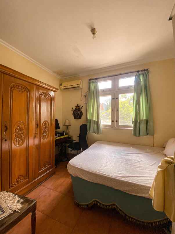 rumah second 2 lantai besar dan mewah di pitara depok