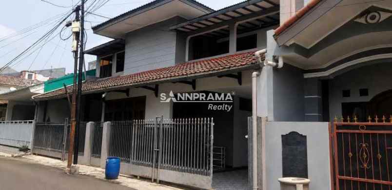 rumah second 2 lantai dekat tol kukusan