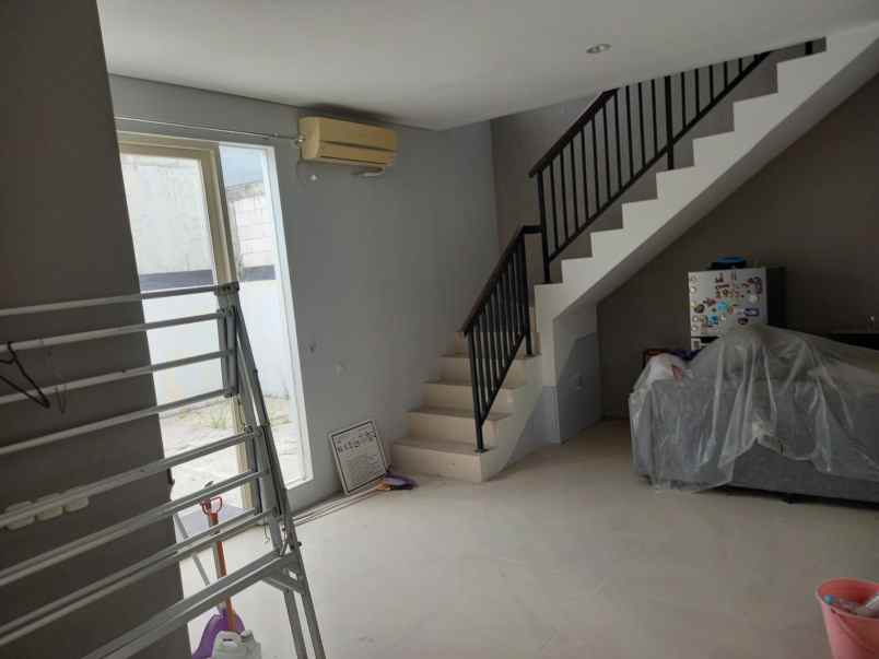 rumah second 2 lantai siap huni citraland utara