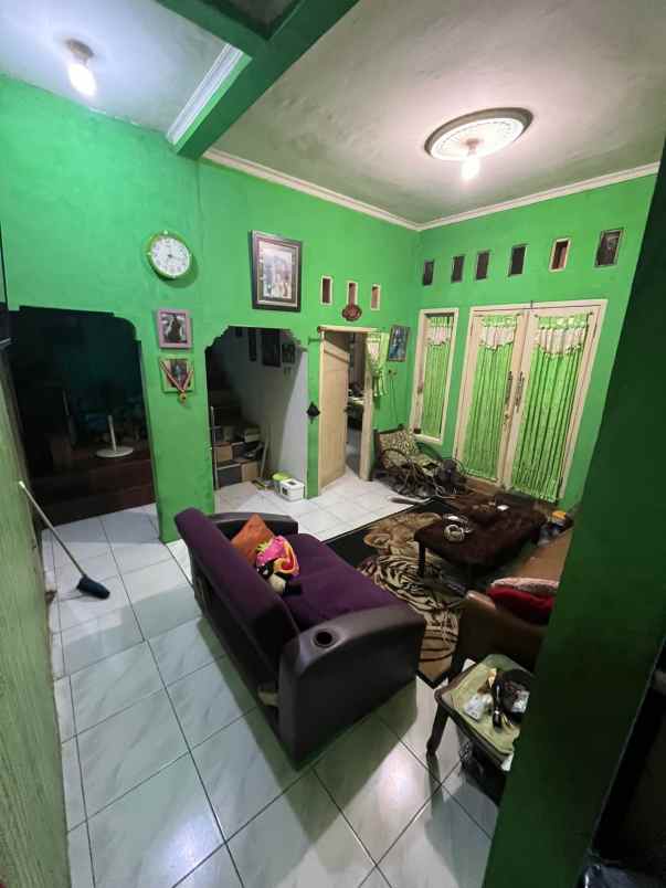 rumah second bagus 2 lantai