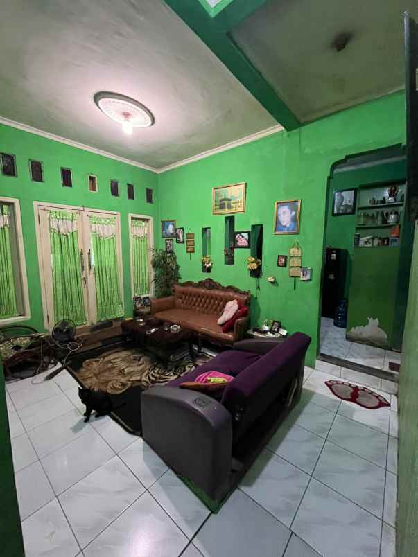 rumah second bagus 2 lantai