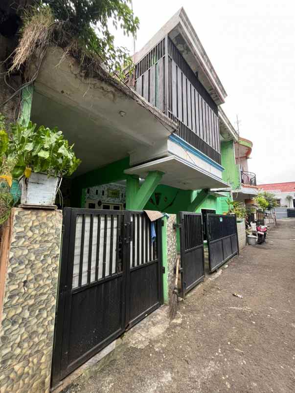 rumah second bagus 2 lantai