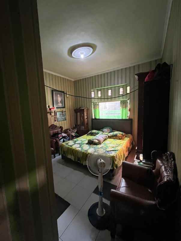 rumah second bagus 2 lantai