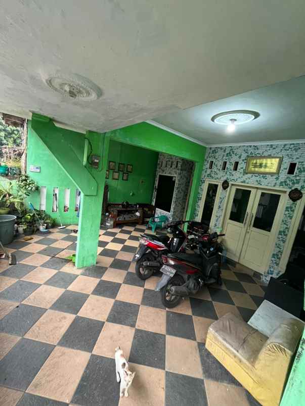 rumah second bagus 2 lantai