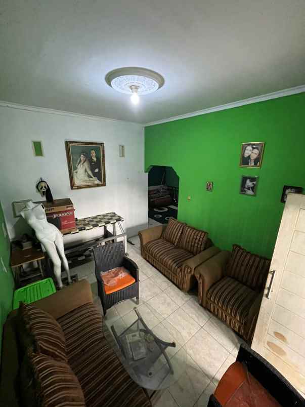 rumah second bagus 2 lantai