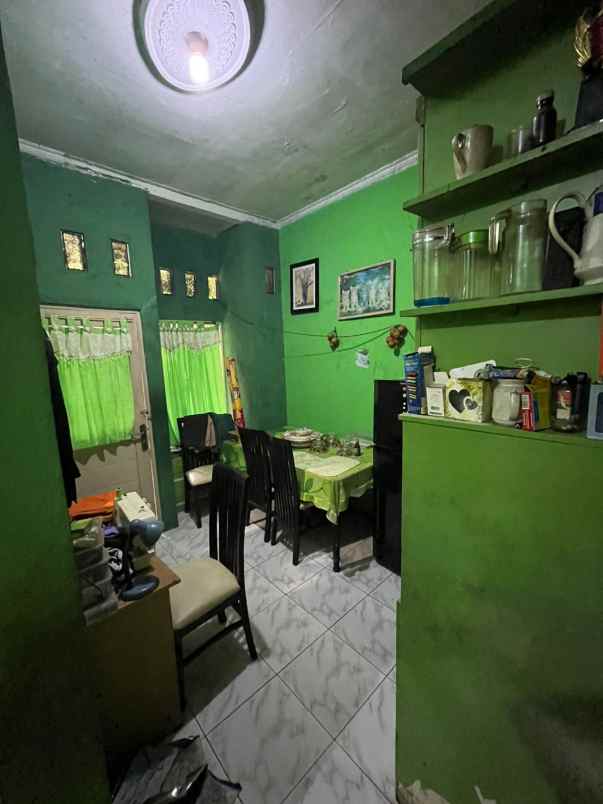 rumah second bagus 2 lantai