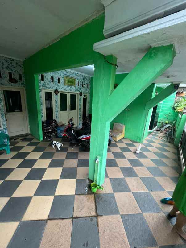 rumah second bagus 2 lantai