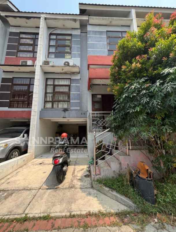 rumah second dalam cluster di jalan raya pitara depok