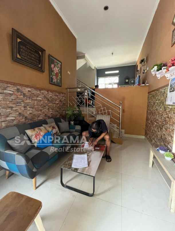 rumah second dalam cluster di jalan raya pitara depok