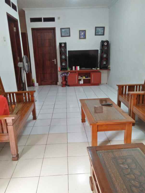 rumah second hook di bsi 2 pengasinan depok