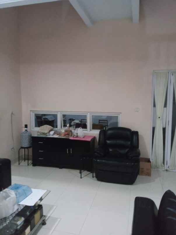 rumah second mewah terawat lokasi strategis di depok