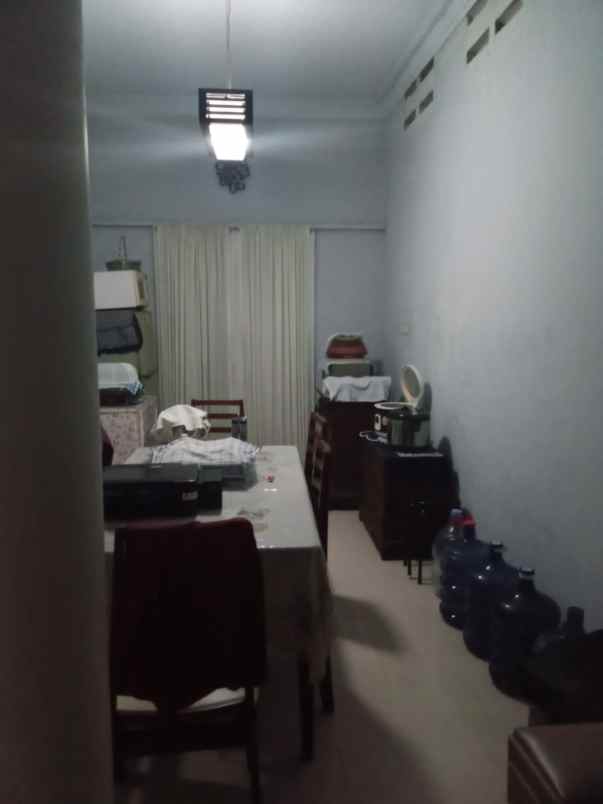 rumah second mewah terawat lokasi strategis di depok