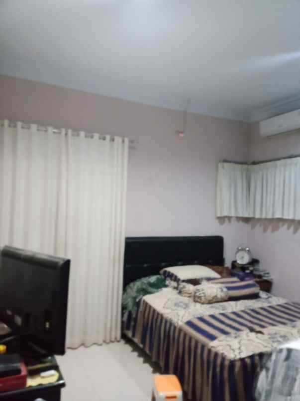 rumah second mewah terawat lokasi strategis di depok