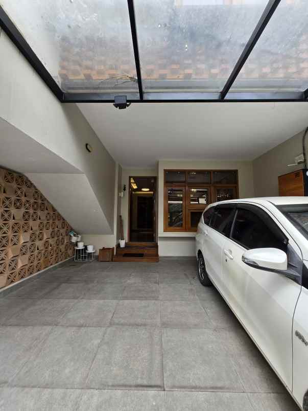 rumah secondary good condition di rawamangun