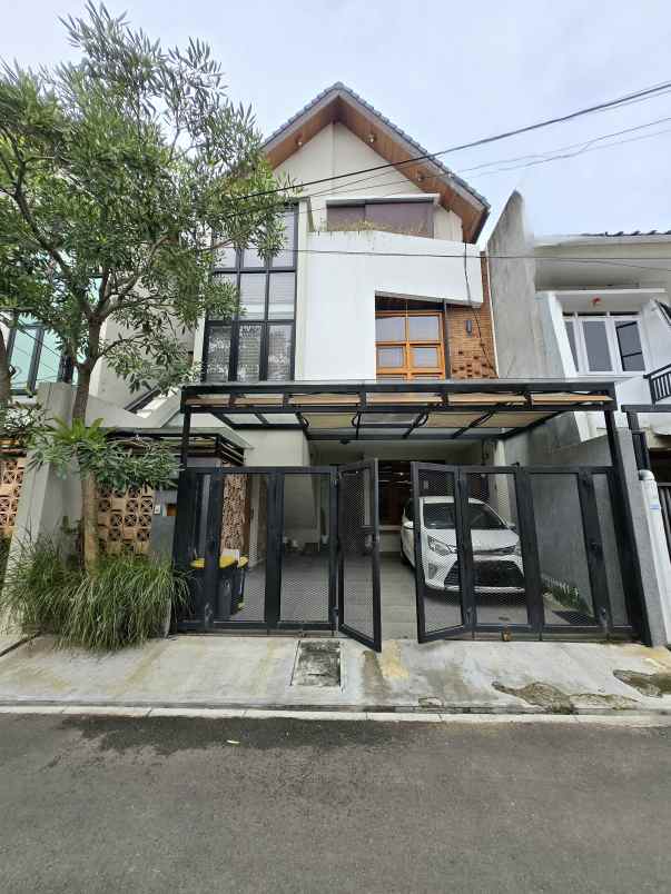 rumah secondary good condition di rawamangun