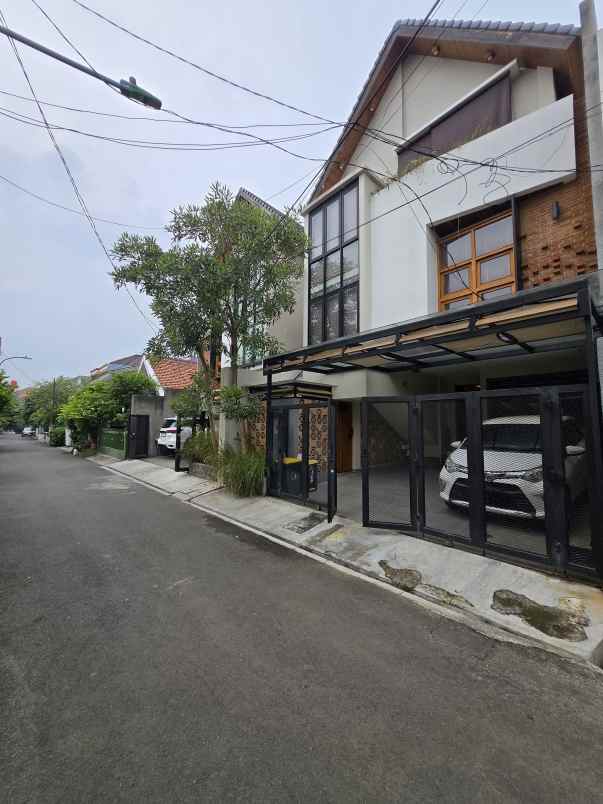 rumah secondary good condition di rawamangun