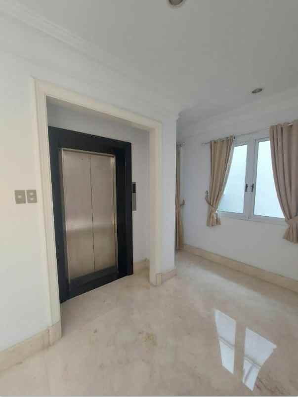 rumah selong kebayoran baru