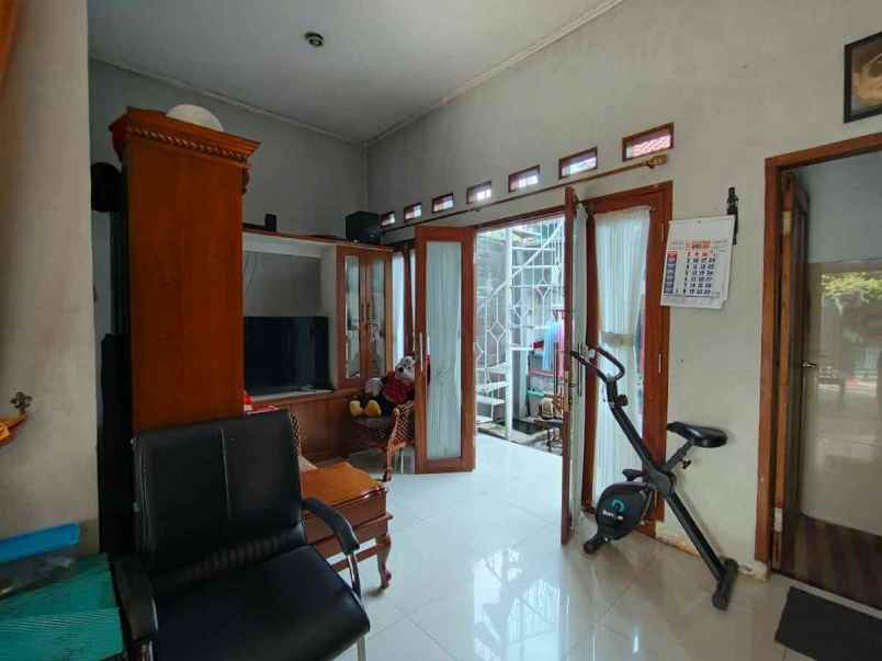 rumah siao huni dinding bata merah di cipayung depok