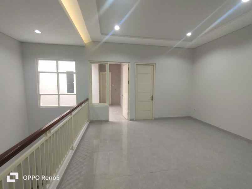 rumah siap huni manyar tirtoyoso 2 lantai dekat merr