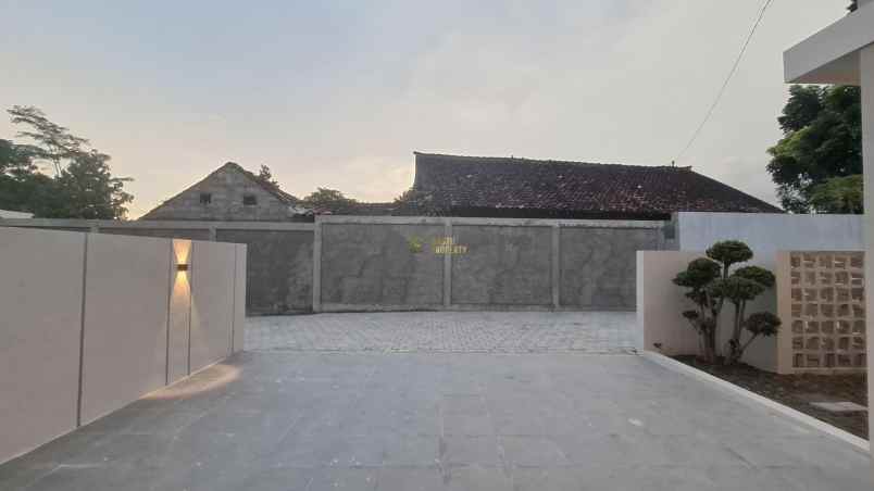 rumah siap huni tanah luas dekat pasar jangkang sleman