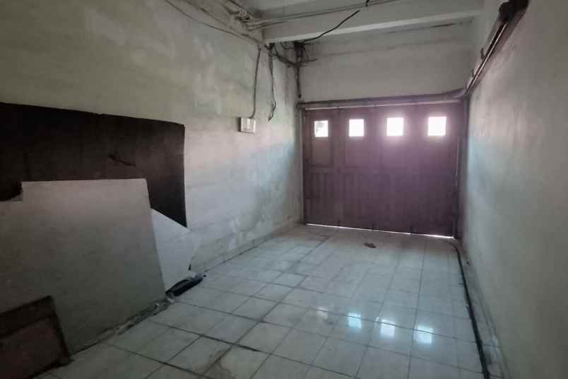 rumah strategis mandala tomang jakarta barat