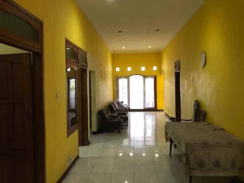 rumah sutorejo selatan butuh renov row jalan 2 mobil