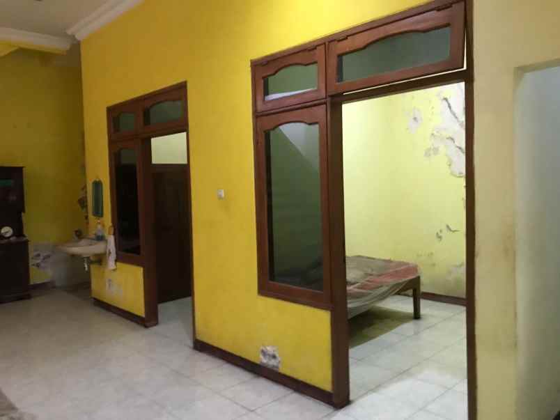 rumah sutorejo selatan butuh renov row jalan 2 mobil