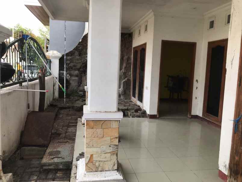 rumah sutorejo selatan butuh renov row jalan 2 mobil