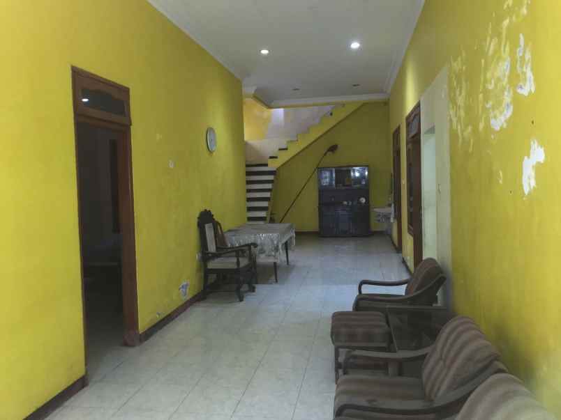 rumah sutorejo selatan butuh renov row jalan 2 mobil