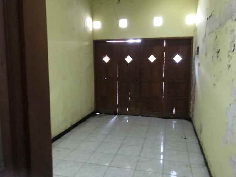 rumah sutorejo selatan butuh renov row jalan 2 mobil