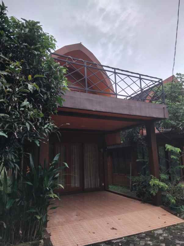 rumah vila model adat lombok