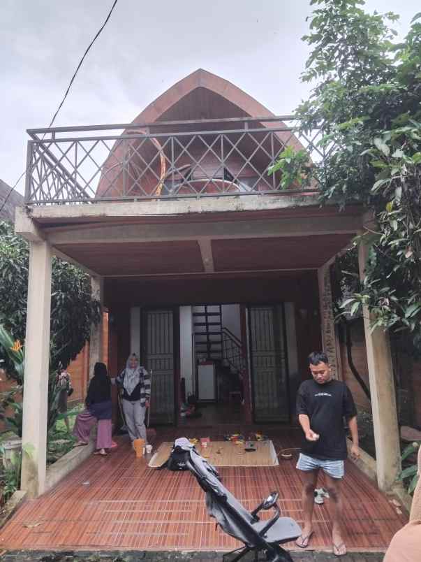 rumah vila model adat lombok