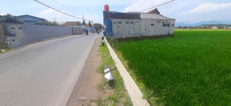 tanah jalan raya sapan