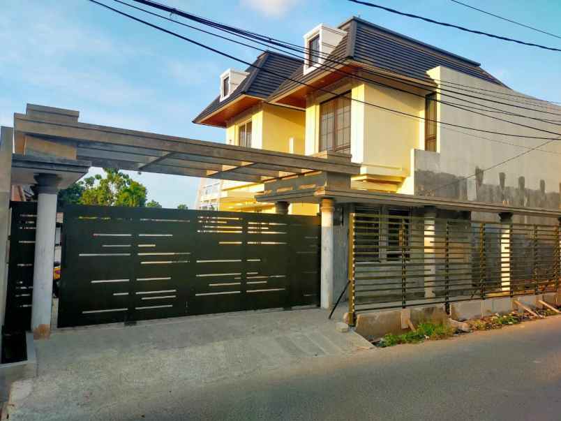 townhouse american style exclusive 10 menit akses tol