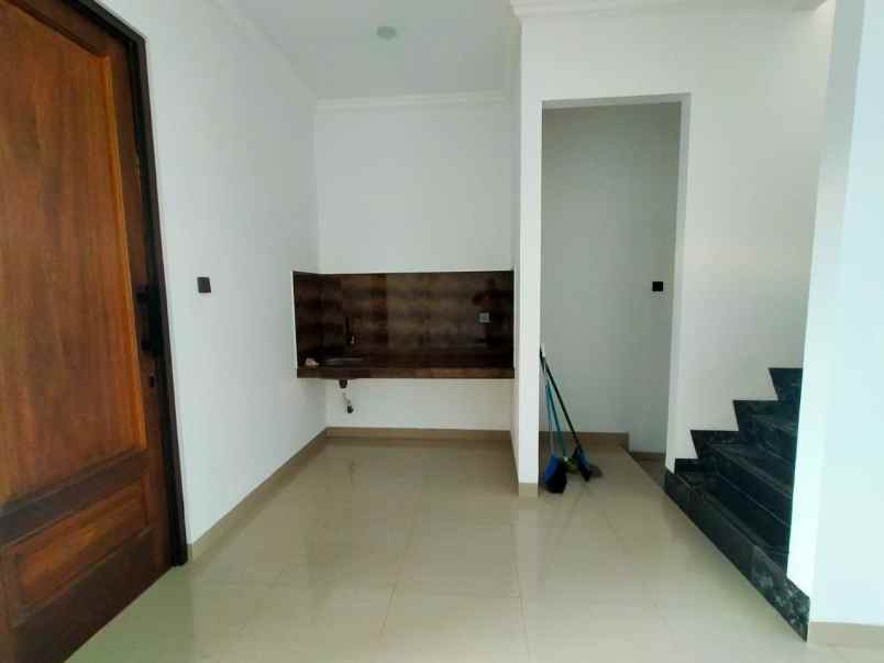 townhouse american style exclusive 10 menit akses tol