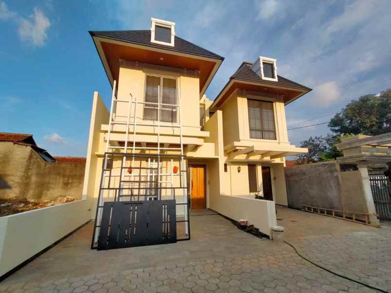 townhouse american style exclusive 10 menit akses tol