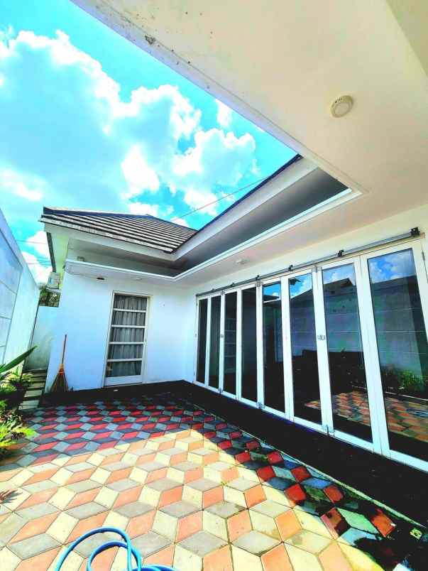 white house spesial di wonosalam sleman jogja