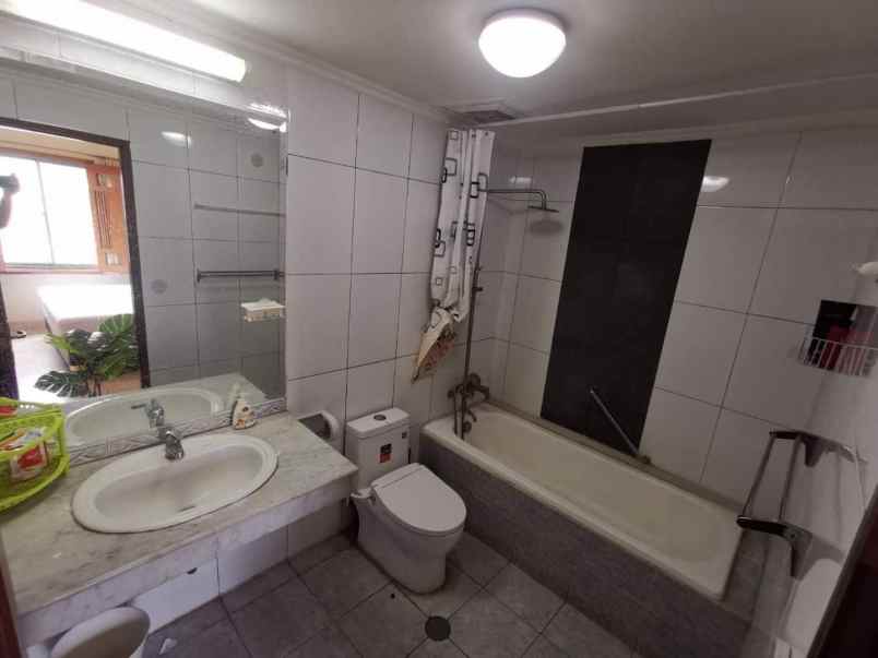 apartemen jl prof dr satrio jakarta