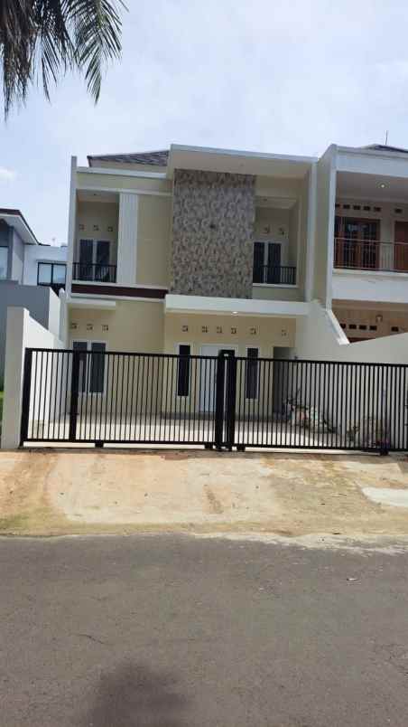 di sewa rumah 2 lantai lokasi strategis bintaro