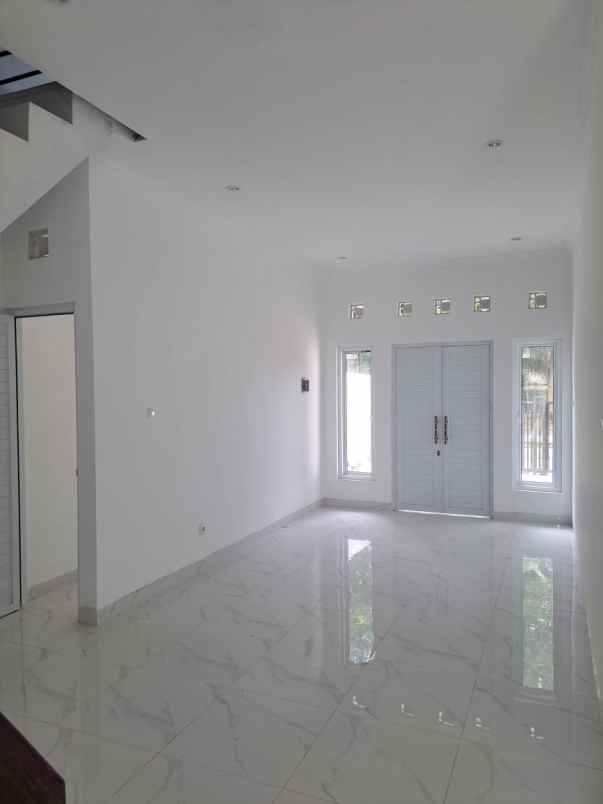 di sewa rumah 2 lantai lokasi strategis bintaro