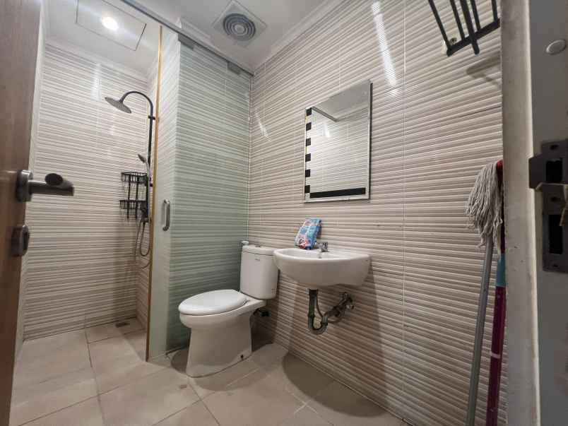 dijual apartemen jalan bukit darmo boulevard