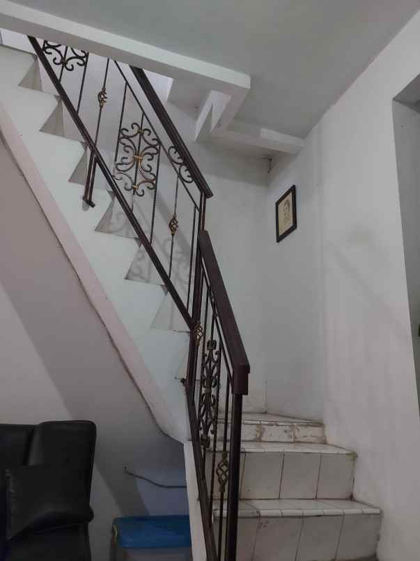 dijual cepat rumah 2 lantai