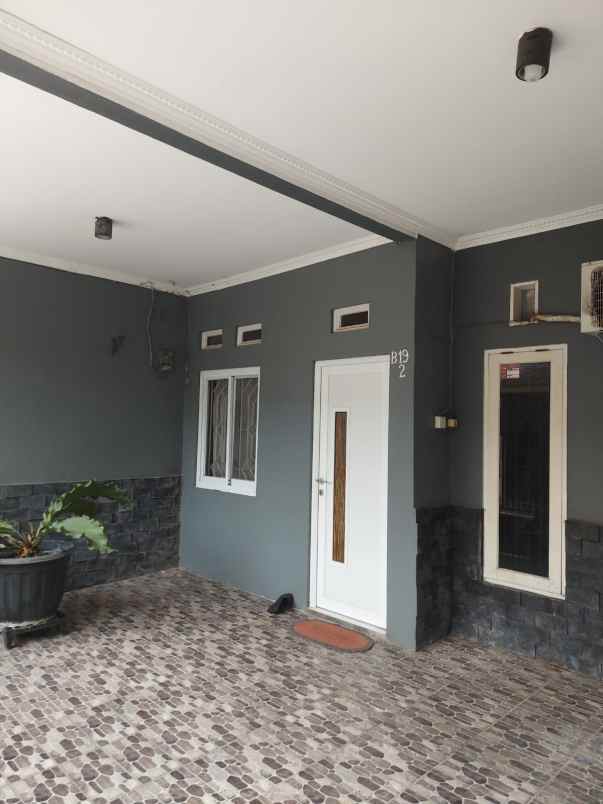 dijual cepat rumah 2 lantai