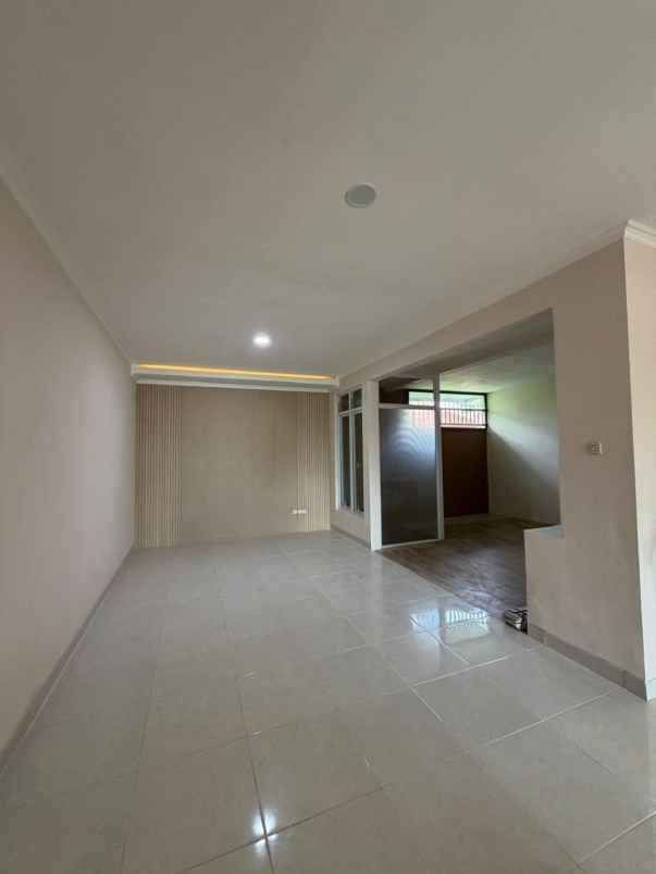 dijual cepat rumah bagus di emerald spring bekasi
