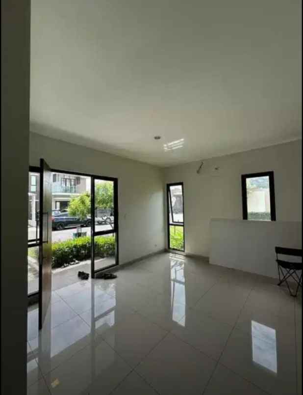 dijual cepat rumah hook di burgundy summarecon bekasi
