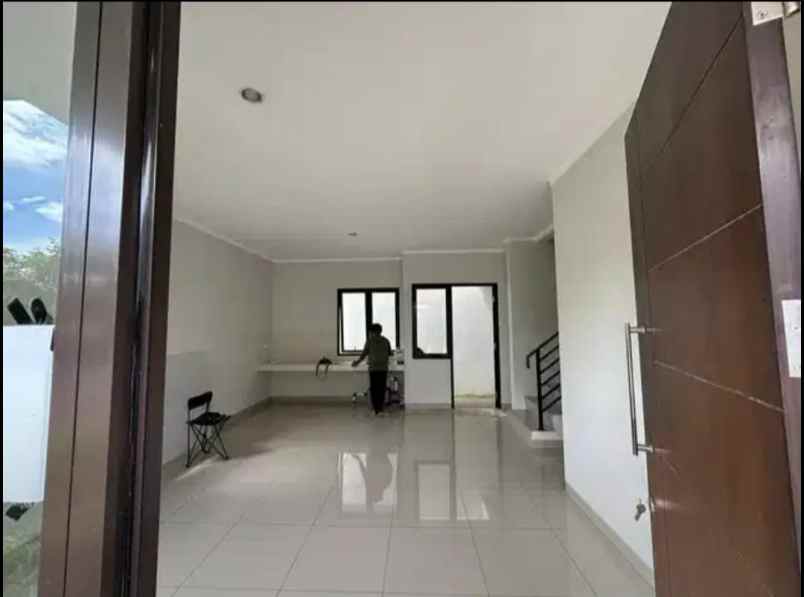 dijual cepat rumah hook di burgundy summarecon bekasi