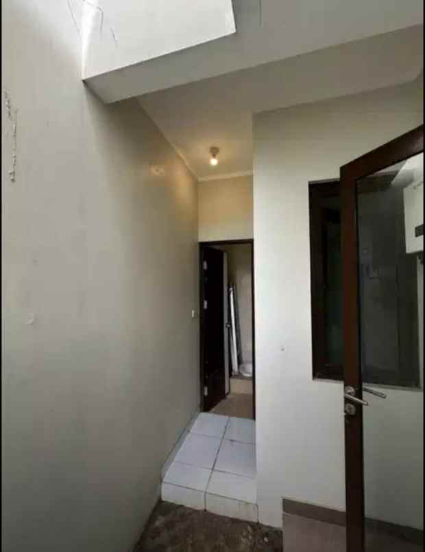 dijual cepat rumah hook di burgundy summarecon bekasi