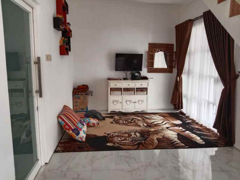 dijual cepat villa batu kota batu jawa timur
